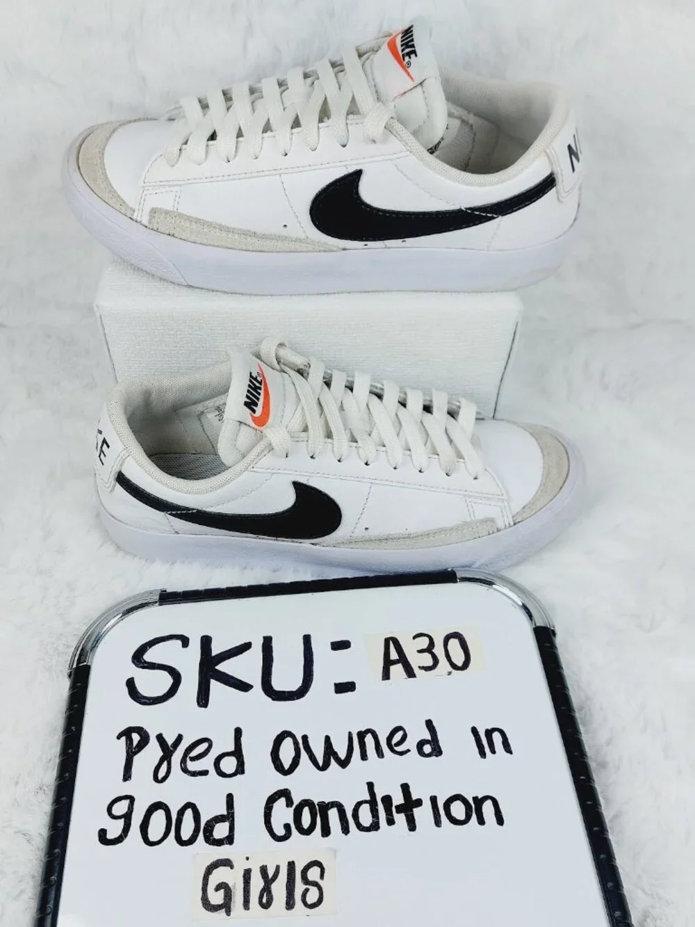 Nike Girl's Black White Blazer Low Vint Low Top Athletic Sneaker Size 4Y